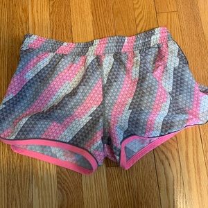 Womens UNDER ARMOUR Shorts Medium Semi Fitted Gray And Pink Print